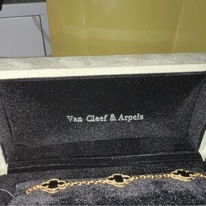 Van Cleef & Arpels Alhambra Bracelet - Black Onyx, Yellow Gold with box and bag